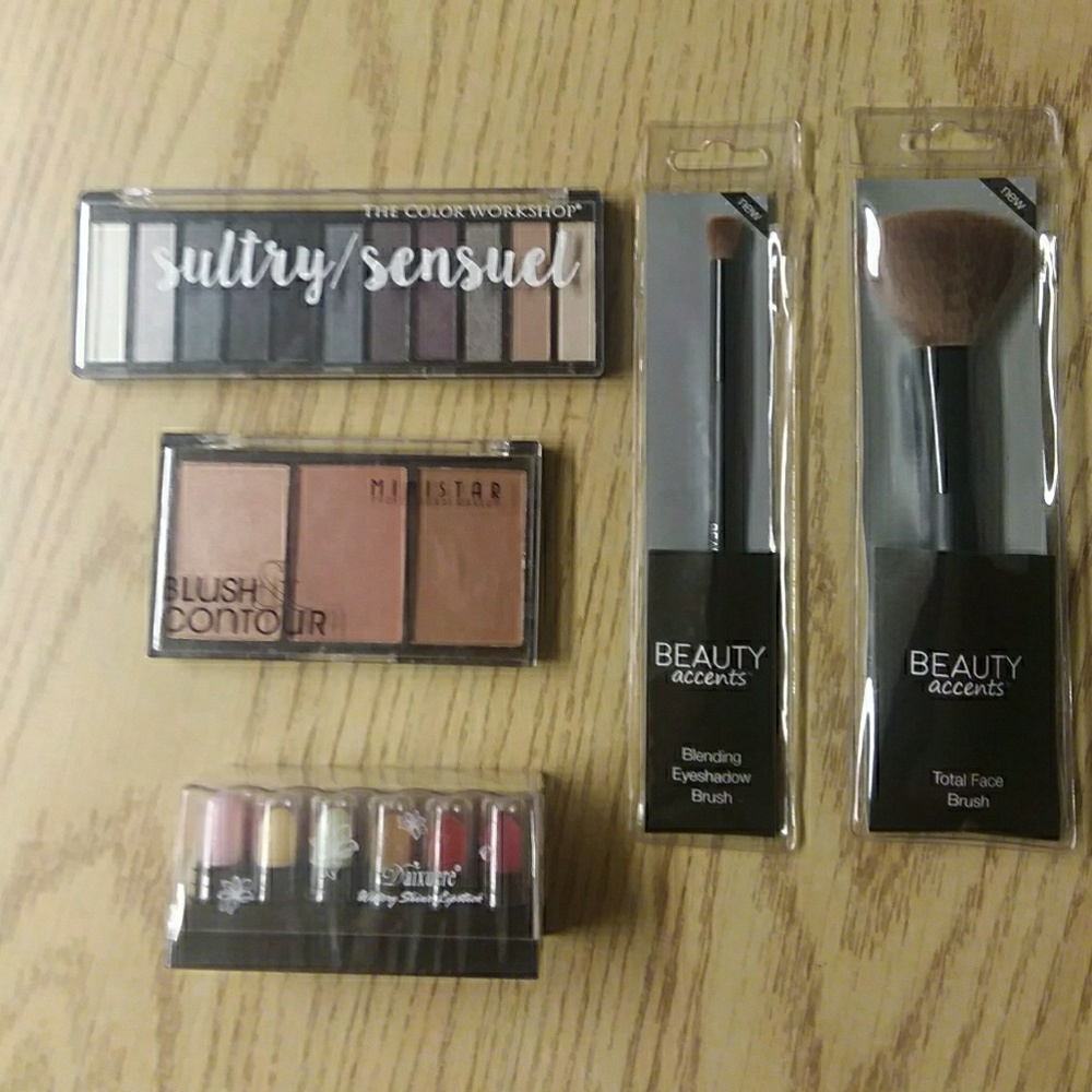Mixed Make Up Lot with Brushes